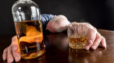 Alcol: per gli anziani neanche con moderazione