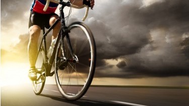 Tumori: rischio dimezzato per chi usa la bici