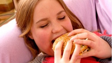 Uova a colazione e verdura a cena per dimagrire